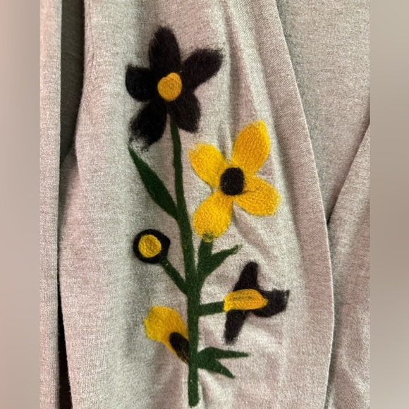 Aaeda Beige Flower Appliqué Cardigan Sweater Cottagecore Grannycore Size XL - Picture 4 of 6